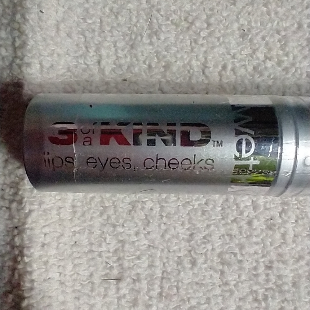 Wet n wild 3 of a kind lips eyes cheeks 730 plage de la cote est